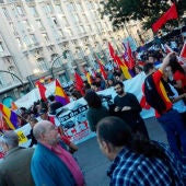Manifestantes congregados en torno al Congreso de los Diputados 