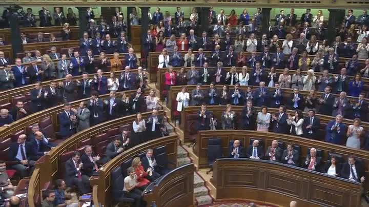 Así ha sido la ovación a la réplica de Hernando tras las provocaciones de Rufián Así ha sido la ovación a la réplica de Hernando tras las provocaciones de Rufián