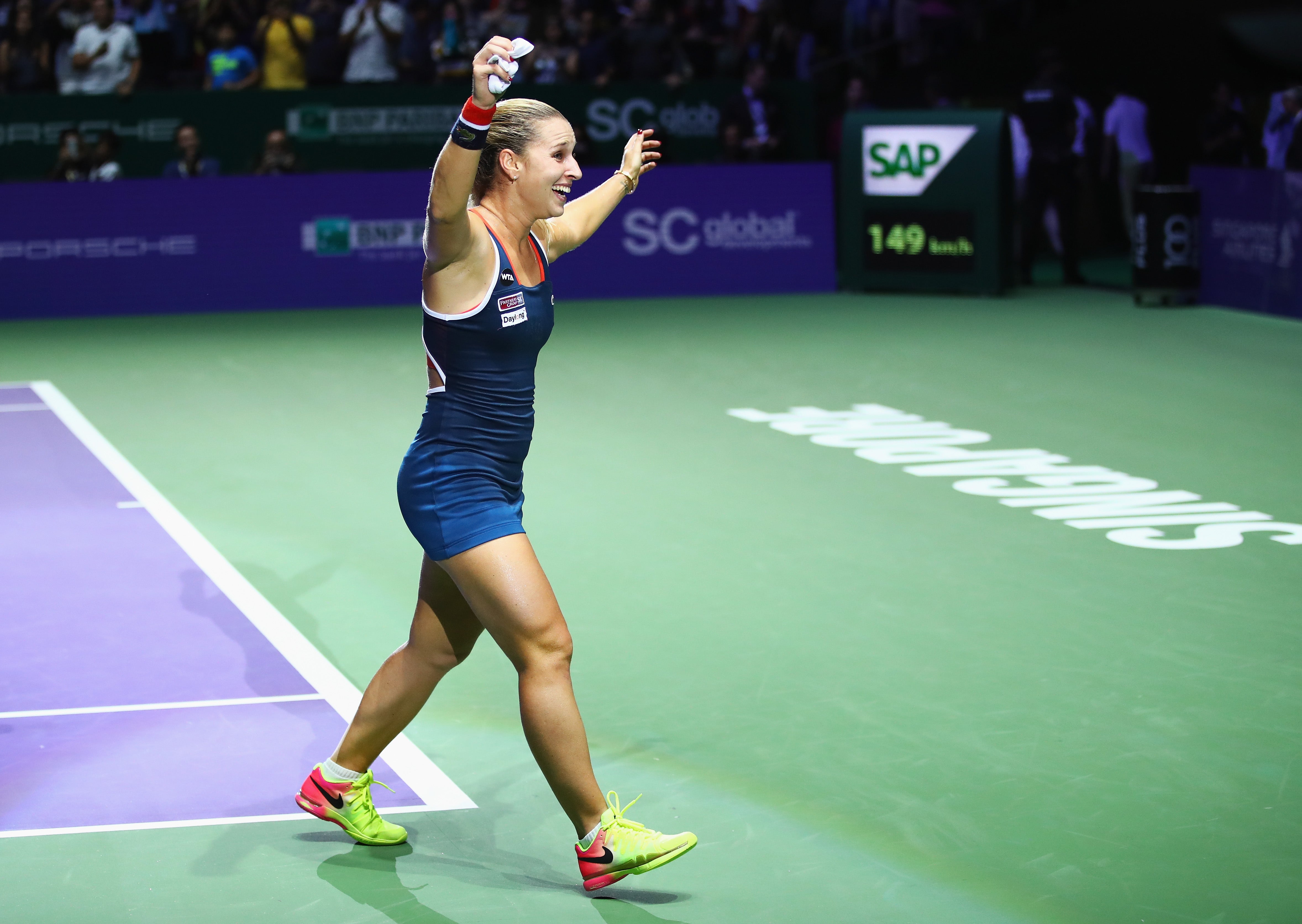 Dominika Cibulkova se impone a Angelique Kerber y gana el Masters Dominika Cibulkova se impone a Angelique Kerber y gana el Masters
