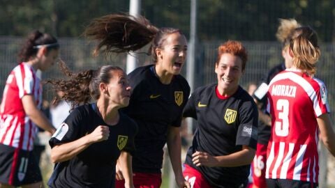 Las chicas del Atl&eacute;tico, celebrando un gol ante el Athletic