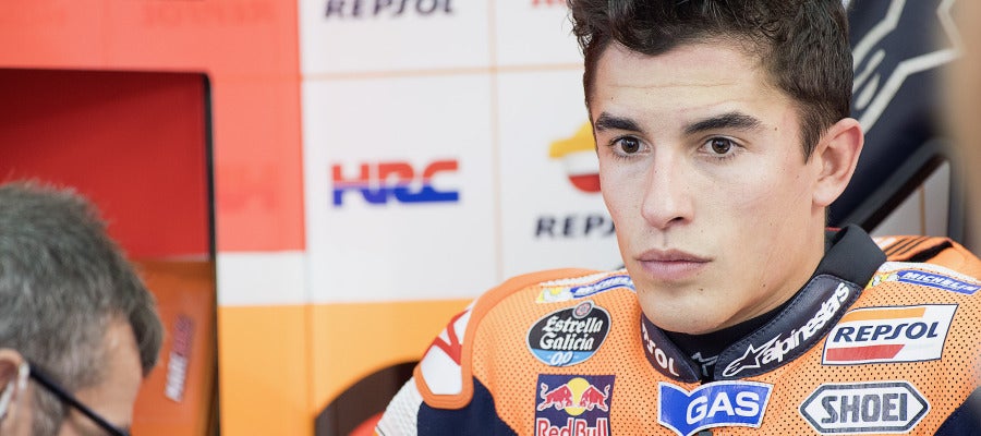 Marc Márquez, pensativo durante el GP de Malasia Marc Márquez, pensativo durante el GP de Malasia