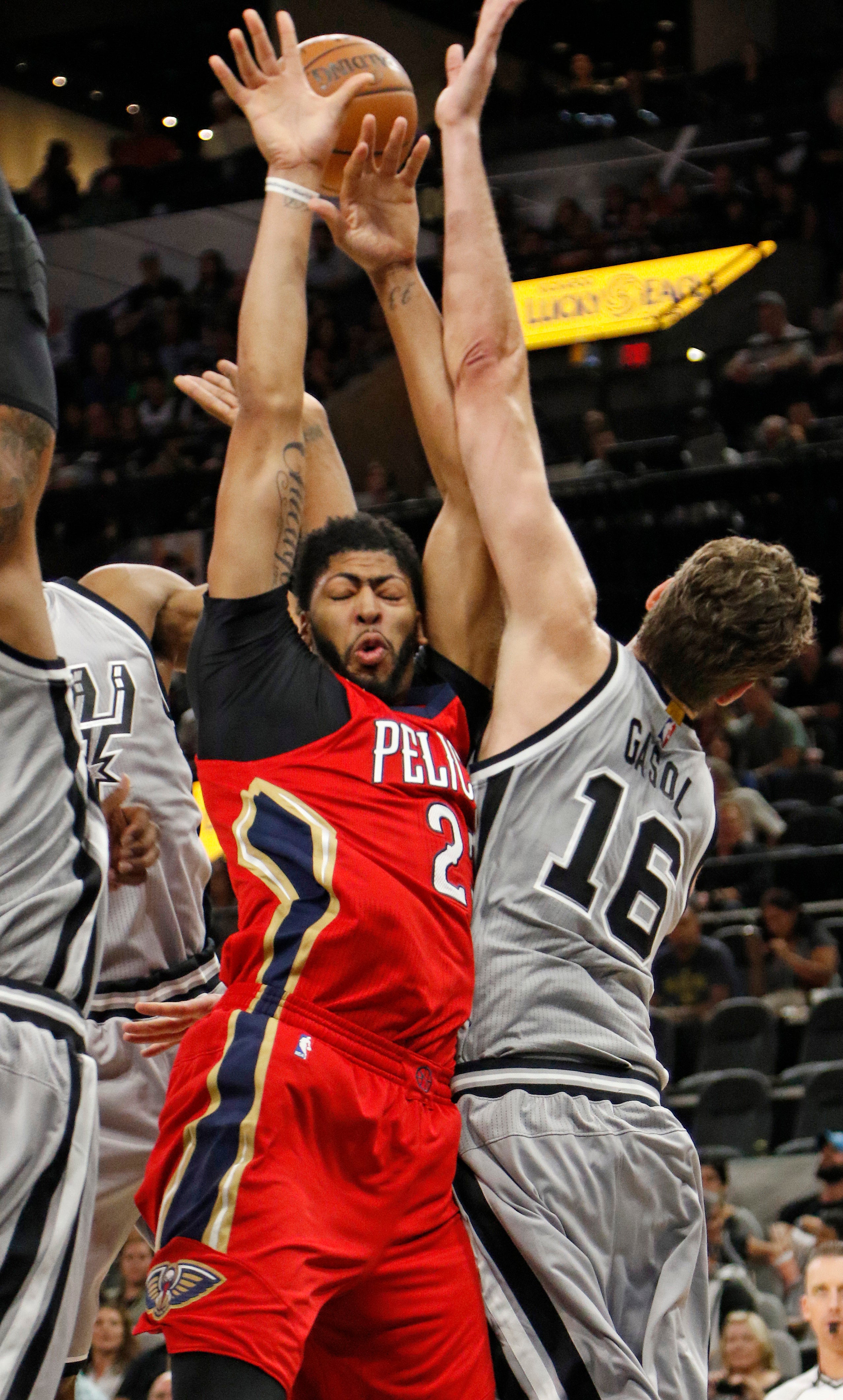 Victorias de Spurs, Knicks y Bulls con un Pau Gasol multiusos ante Anthony Davis Victorias de Spurs, Knicks y Bulls con un Pau Gasol multiusos ante Anthony Davis