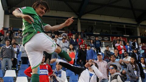 Sebasti&aacute;n Pol agrede a un aficionado rival en Chile
