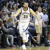 Marc Gasol celebra un triple decisivo con los Grizzlies Marc Gasol celebra un triple decisivo con los Grizzlies