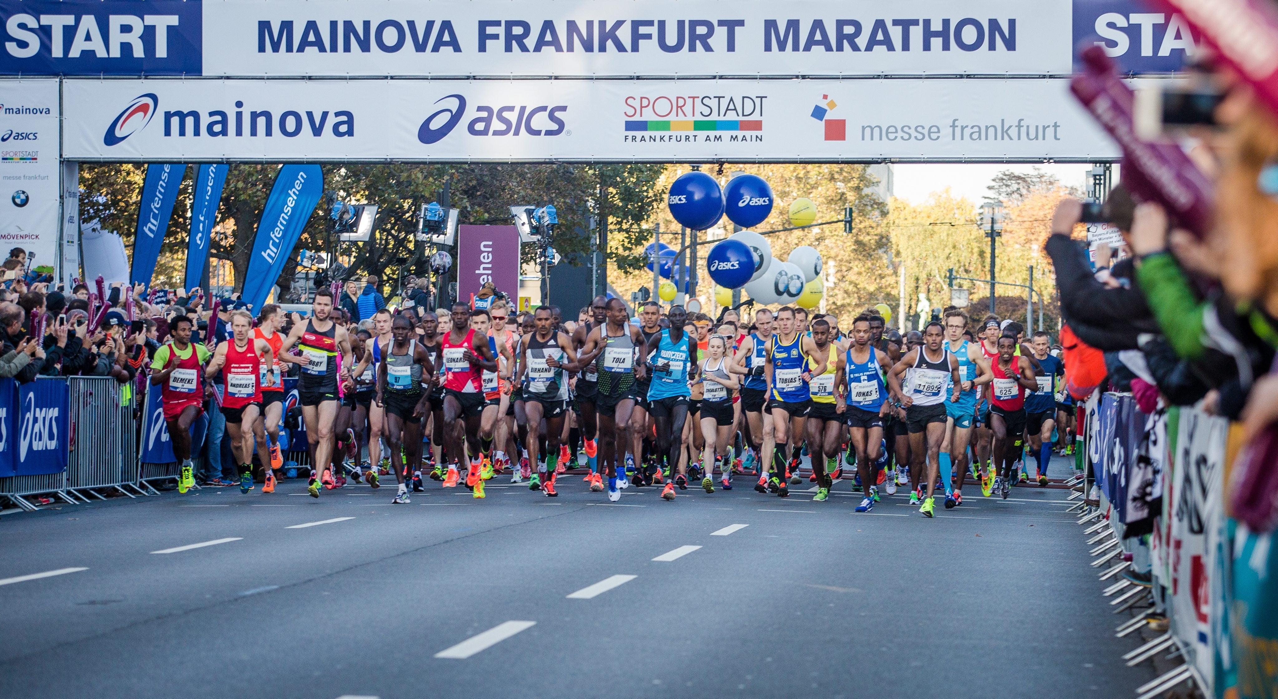 Un atleta muere en el hospital tras desplomarse durante el maratón de Frankfurt Un atleta muere en el hospital tras desplomarse durante el maratón de Frankfurt