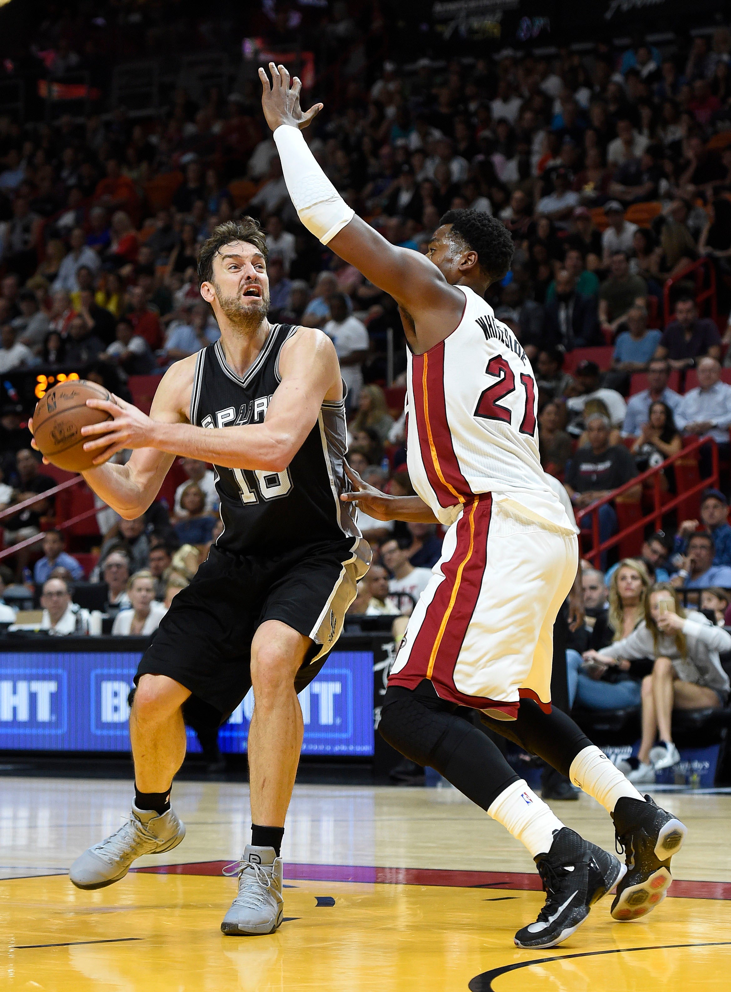 Pau Gasol y Kawhi Leonard, decisivos en la victoria de los Spurs frente a los Heat Pau Gasol y Kawhi Leonard, decisivos en la victoria de los Spurs frente a los Heat