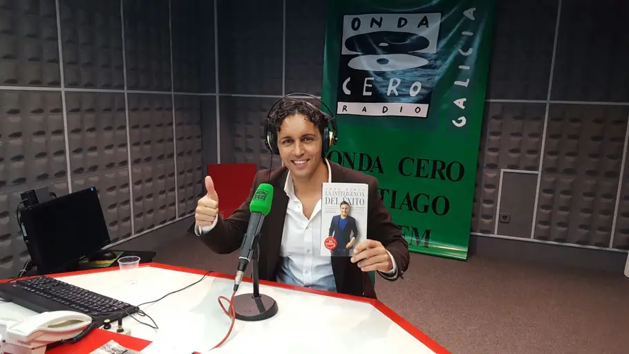 Anxo Pérez en Gente Viajera de Galicia O galego viaxeiro Anxo Pérez co seu último libro "La inteligencia del éxito"