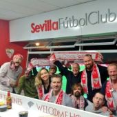 El elenco de Juego de Tronos disfruta del Sevilla-Barça