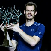 Andy Murray posa con el trofeo del Masters 1000 de París-Bercy Andy Murray posa con el trofeo del Masters 1000 de París-Bercy