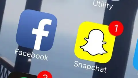 Facebook vs Snapchat Facebook vs Snapchat