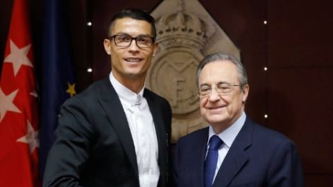 Cristiano Ronaldo junto a Florentino P&eacute;rez