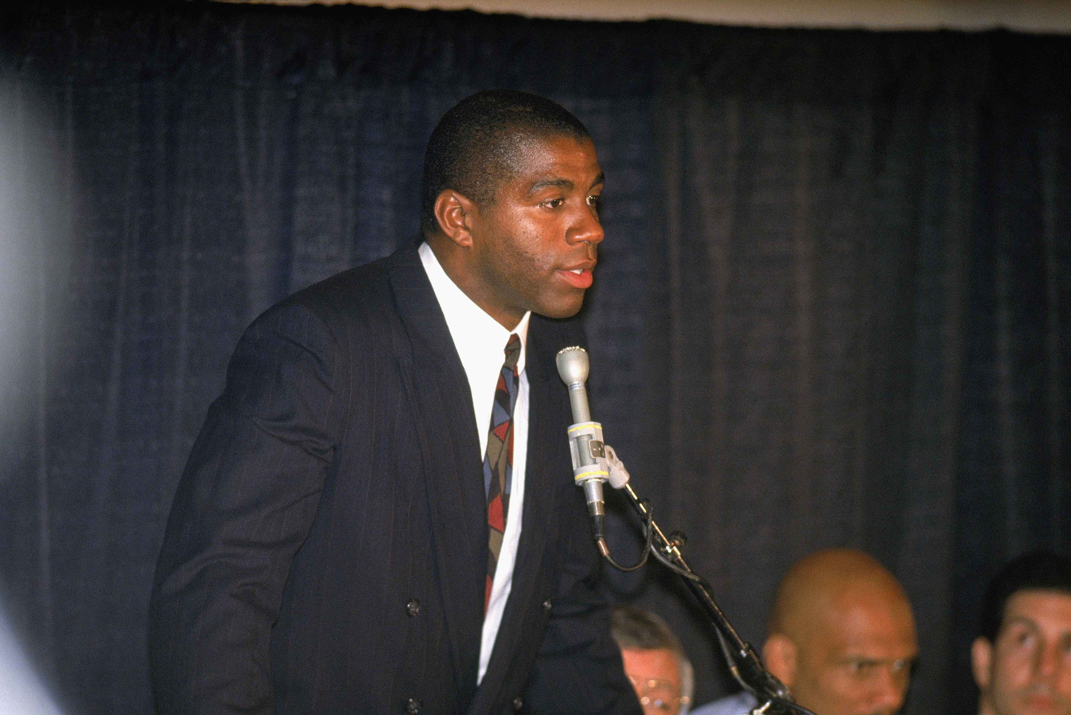 Magic Johnson dimite como presidente de operaciones de los Lakers Magic Johnson dimite como presidente de operaciones de los Lakers