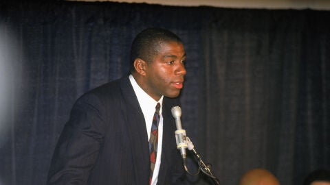 Magic Johnson, en la rueda de prensa en la que anunci&oacute; su enfermedad