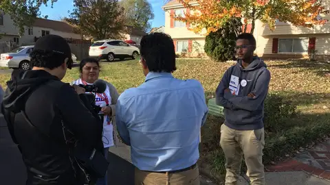 Voluntarios latinos pidiendo el voto para Hillary en Manassas (Virginia) Voluntarios latinos pidiendo el voto para Hillary en Manassas (Virginia)