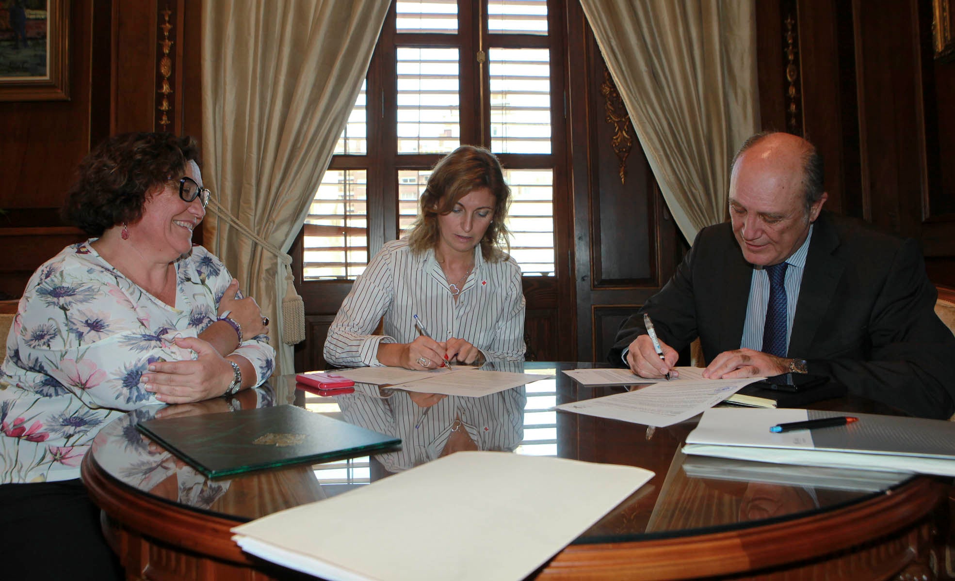 Castellón firma el primer depósito bancario en el que se han valorado los criterios sociales por 7 millones de euros Castellón firma el primer depósito bancario en el que se han valorado los criterios sociales por 7 millones de euros