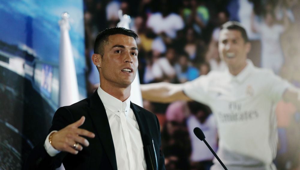 Cristiano Ronaldo, en el acto de renovación de su contrato
