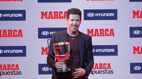 Simeone, recibe el Premio al Mejor entrenador.