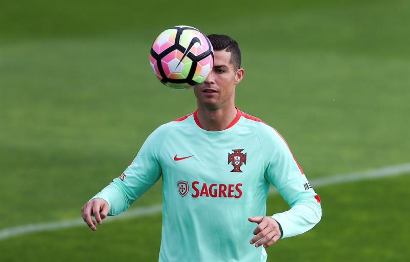 Cristiano Ronaldo firma un contrato vitalicio con Nike Cristiano Ronaldo firma un contrato vitalicio con Nike