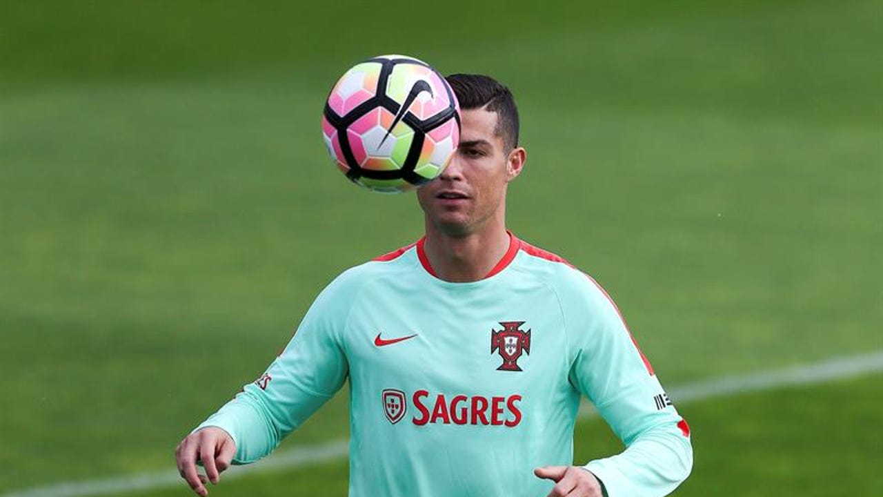 Chip auxiliar Se infla Cristiano Ronaldo firma un contrato vitalicio con Nike | Onda Cero Radio