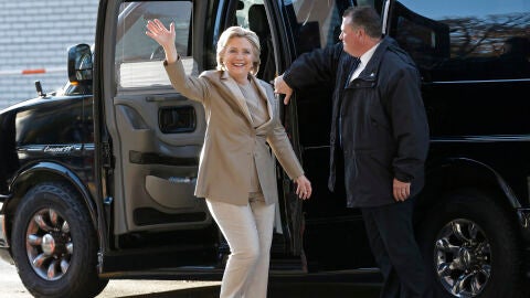 Hillary Clinton a su llegada al colegio electoral de Chappaqua