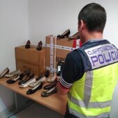 Muestra de los zapatos falsificados incautados
