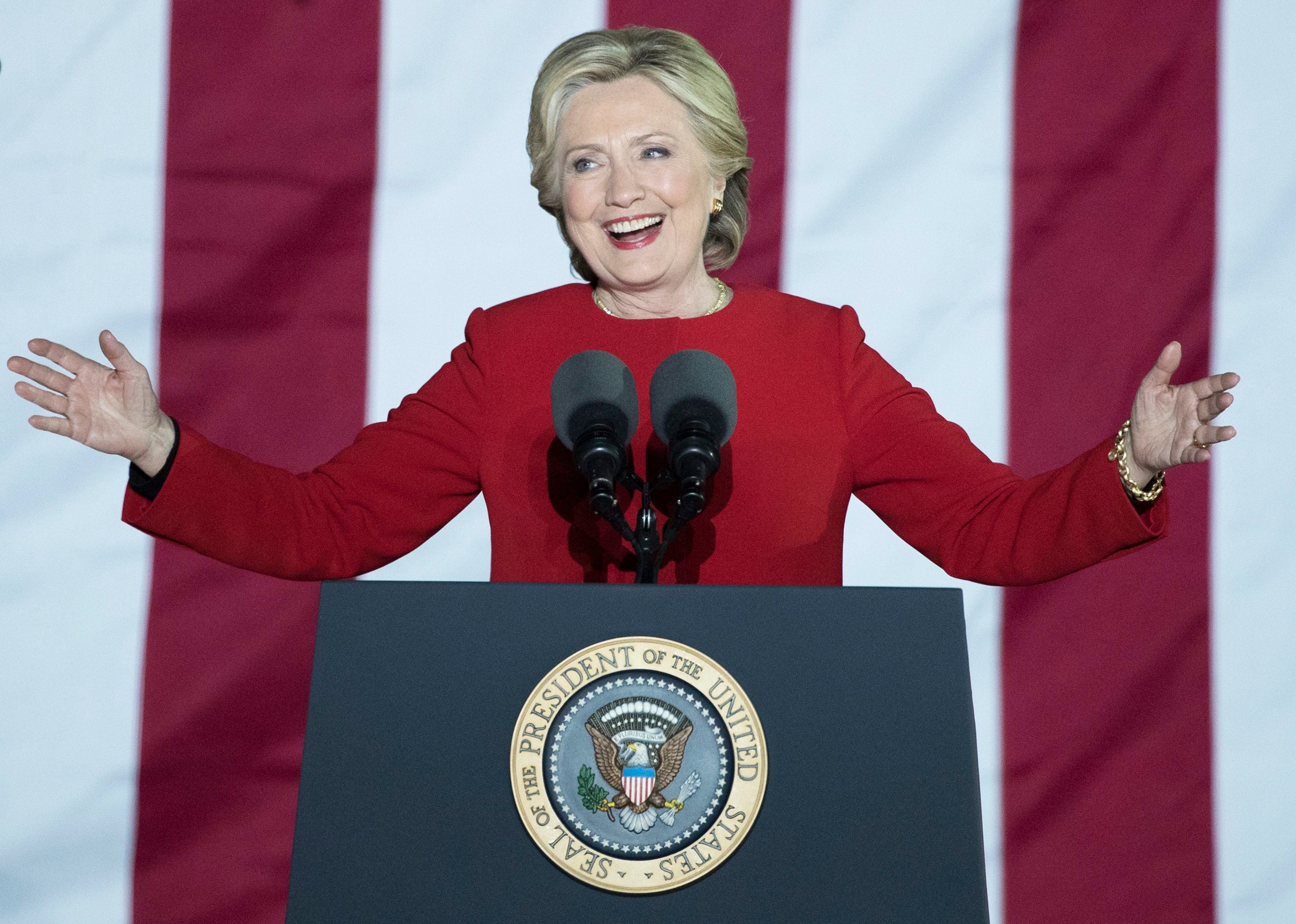 Las estimaciones antes del cierre de las urnas dan a Hillary Clinton como ganadora Las estimaciones antes del cierre de las urnas dan a Hillary Clinton como ganadora