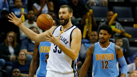 Marc Gasol, en acci&oacute;n ante los Nuggets