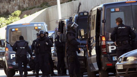 Dispositivo de fuerzas de seguridad en Ceuta donde se ha desarticulado una c&eacute;lula de Daesh.