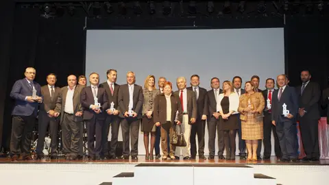 Los galardonados, en la primera edición, recibieron su reconocimiento de manos del president de la Generalitat, Ximo Puig. PREMIADOS PRIMERA EDICIÓN PREMIOS FARO