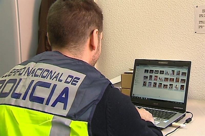 Detenido un hombre de 32 años en Castellón con cientos de archivos pedófilos de "especial crudeza" Detenido un hombre de 32 años en Castellón con cientos de archivos pedófilos de "especial crudeza"