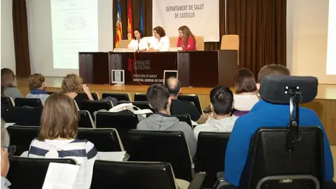 La jornada ha reunido a un centenar de personas entre especialistas y afectados. JORNADA ELA