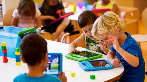 Imagen de un grupo de ni&ntilde;os durante una clase en un colegio