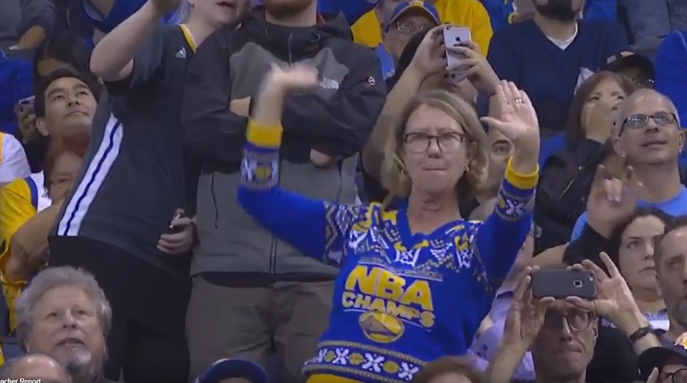 La 'mujer bailadora', la aficionada con más ritmo de los Warriors La 'mujer bailadora', la aficionada con más ritmo de los Warriors