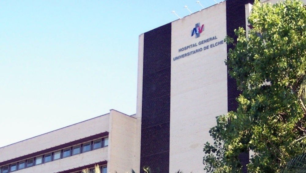 Fachada principal del Hospital General Universitario de Elche.