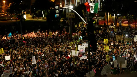 Manifestación en contra de la elección de Donald Trump como presidente, en Los Ángeles Manifestación en contra de la elección de Donald Trump como presidente, en Los Ángeles