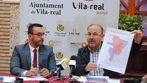 L'alcalde José Benlloch i el regidor de Territori presenten les possibles solucions per a compensar als afectats per aprofitament urbanístic. L'ajuntament ha convocat una jornada informativa el 22 de novembre en Caixa Rural per a mantindre informats els ciutadans de la situació urbanística.