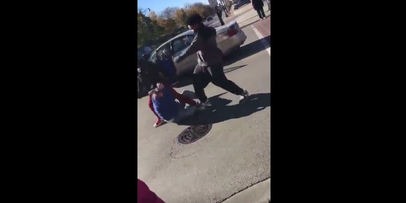 La Policía de Chicago investiga una paliza grabada en vídeo a un votante de Trump La Policía de Chicago investiga una paliza grabada en vídeo a un votante de Trump