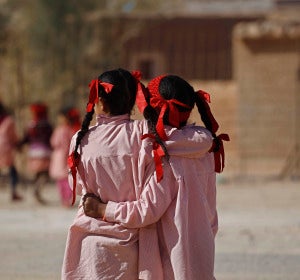 Niñas africanas con el uniforme del colegio Niñas africanas con el uniforme del colegio