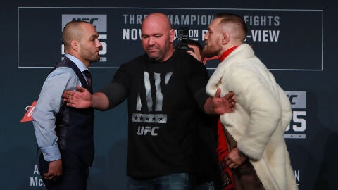 Eddie &Aacute;lvarez y McGregor, a punto de pelearse a "sillazos" en plena rueda de prensa