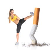 Deportista golpea un cigarro