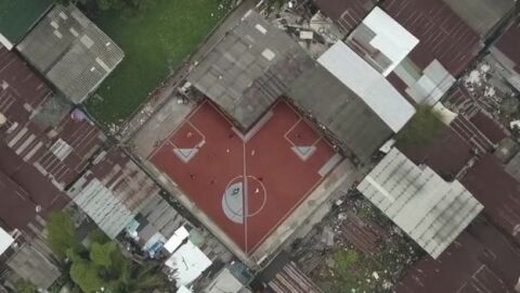 Un barrio de Bangkok, escenario inaudito por sus imposibles canchas de f&uacute;tbol