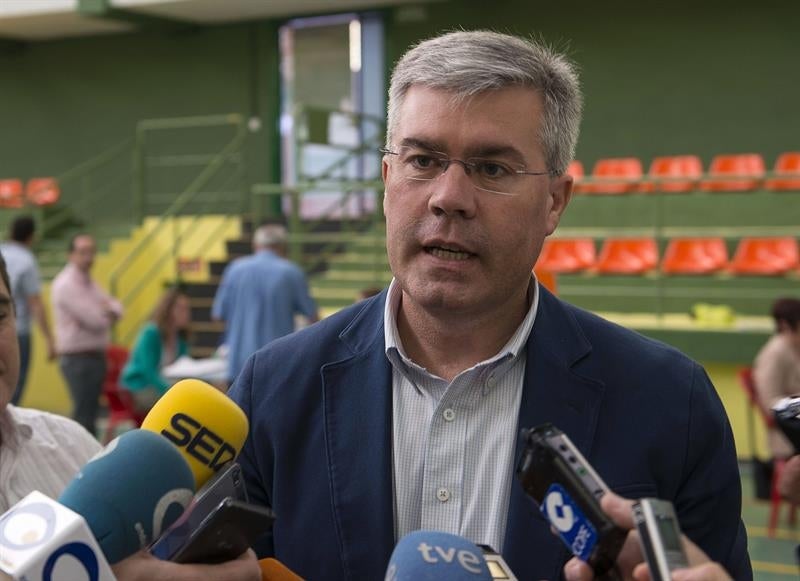 Fernández de Moya, secretario de Estado de Hacienda y Alberto Nadal, de Presupuestos y Gastos Fernández de Moya, secretario de Estado de Hacienda y Alberto Nadal, de Presupuestos y Gastos