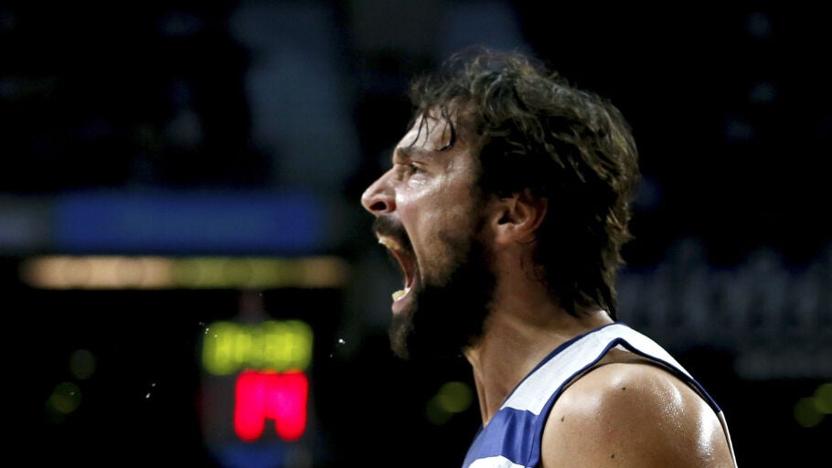 Sergio Llull celebra una canasta con el Real Madrid