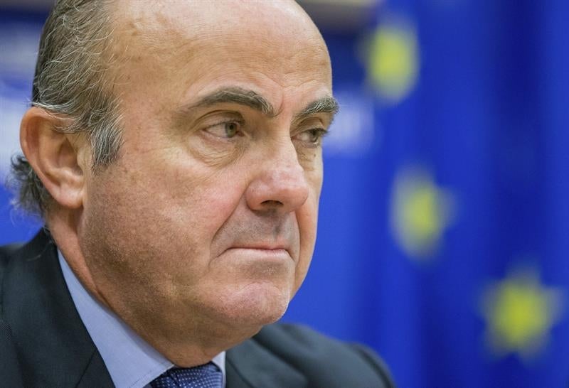 De Guindos avanza que la economía crecerá un 3,2% y que habrá cambios en el impuesto de sociedades De Guindos avanza que la economía crecerá un 3,2% y que habrá cambios en el impuesto de sociedades