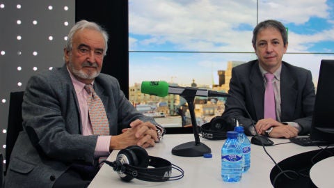 Los Doctores Pedro Olivares y a Napole&oacute;n P&eacute;rez-Farin&oacute;s