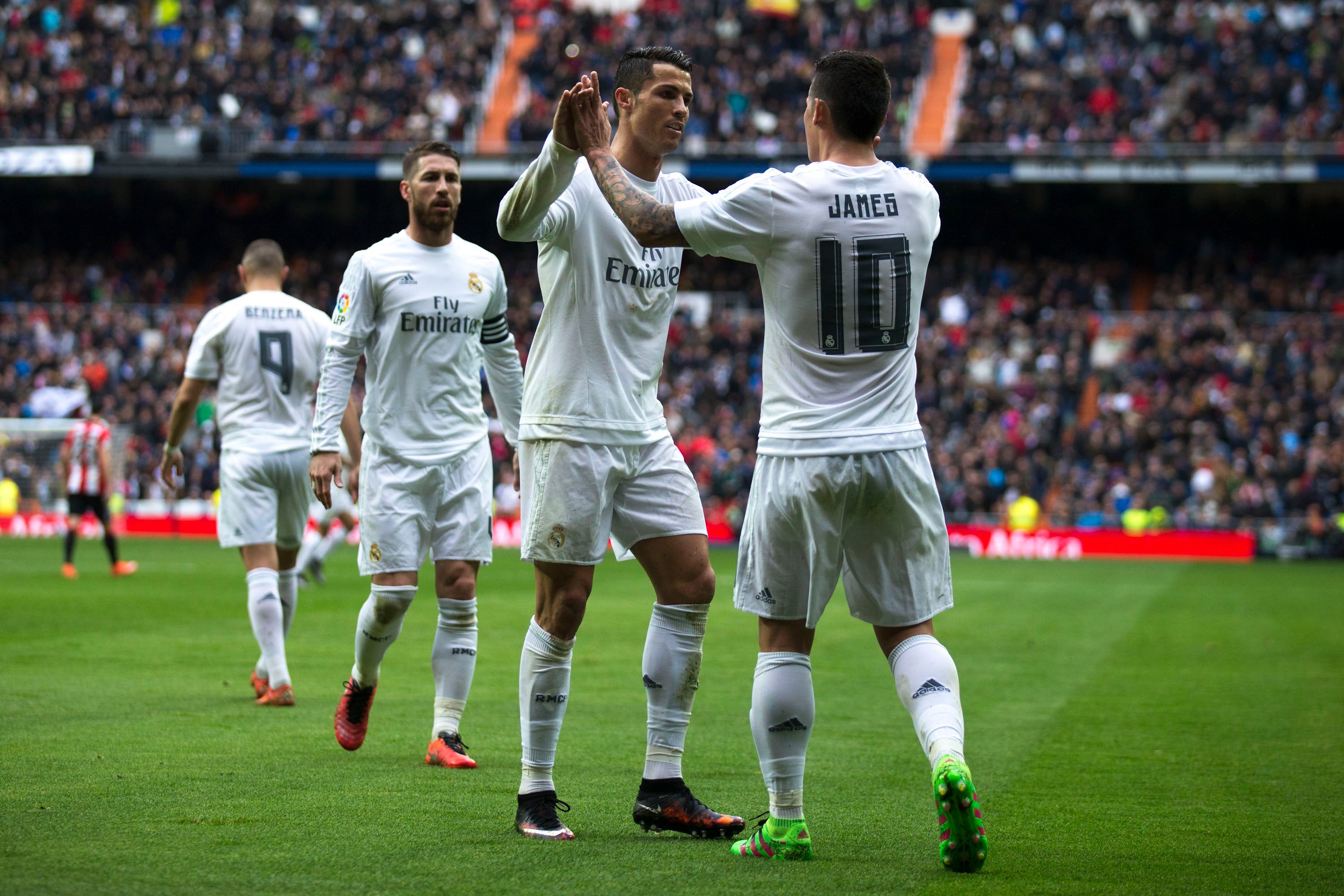 Real Madrid 2 - 2 Barcelona. James iguala el partido Real Madrid 2 - 2 Barcelona. James iguala el partido