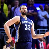 Marc Gasol ejecuta el famoso "Spanish McGregor walk" Marc Gasol ejecuta el famoso "Spanish McGregor walk"