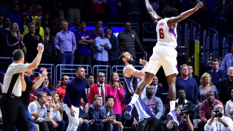 Marc Gasol, en el momento de anotar el triple decisivo ante los Clippers