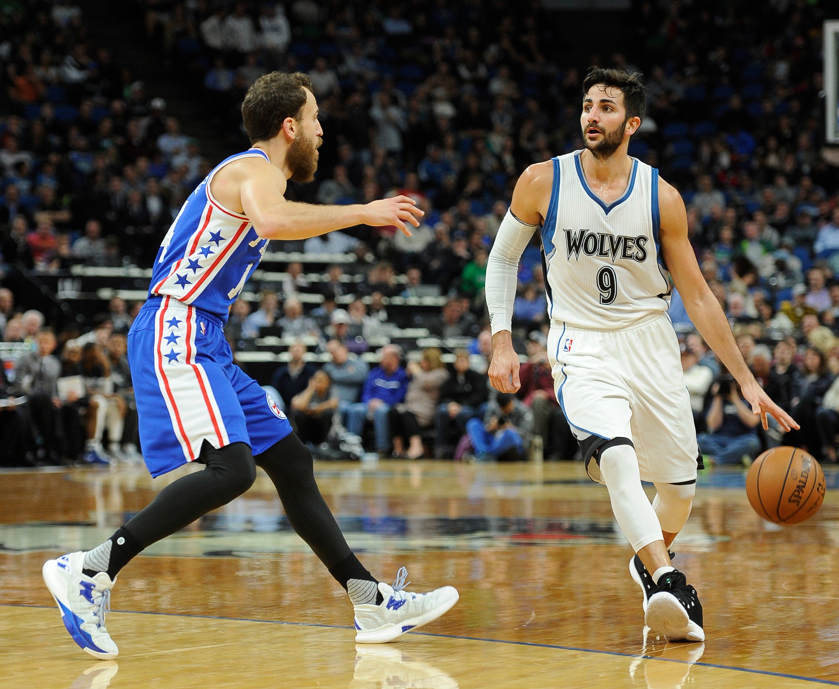 Ricky Rubio se lleva el duelo ante los Sixers de Sergio Rodríguez Ricky Rubio se lleva el duelo ante los Sixers de Sergio Rodríguez