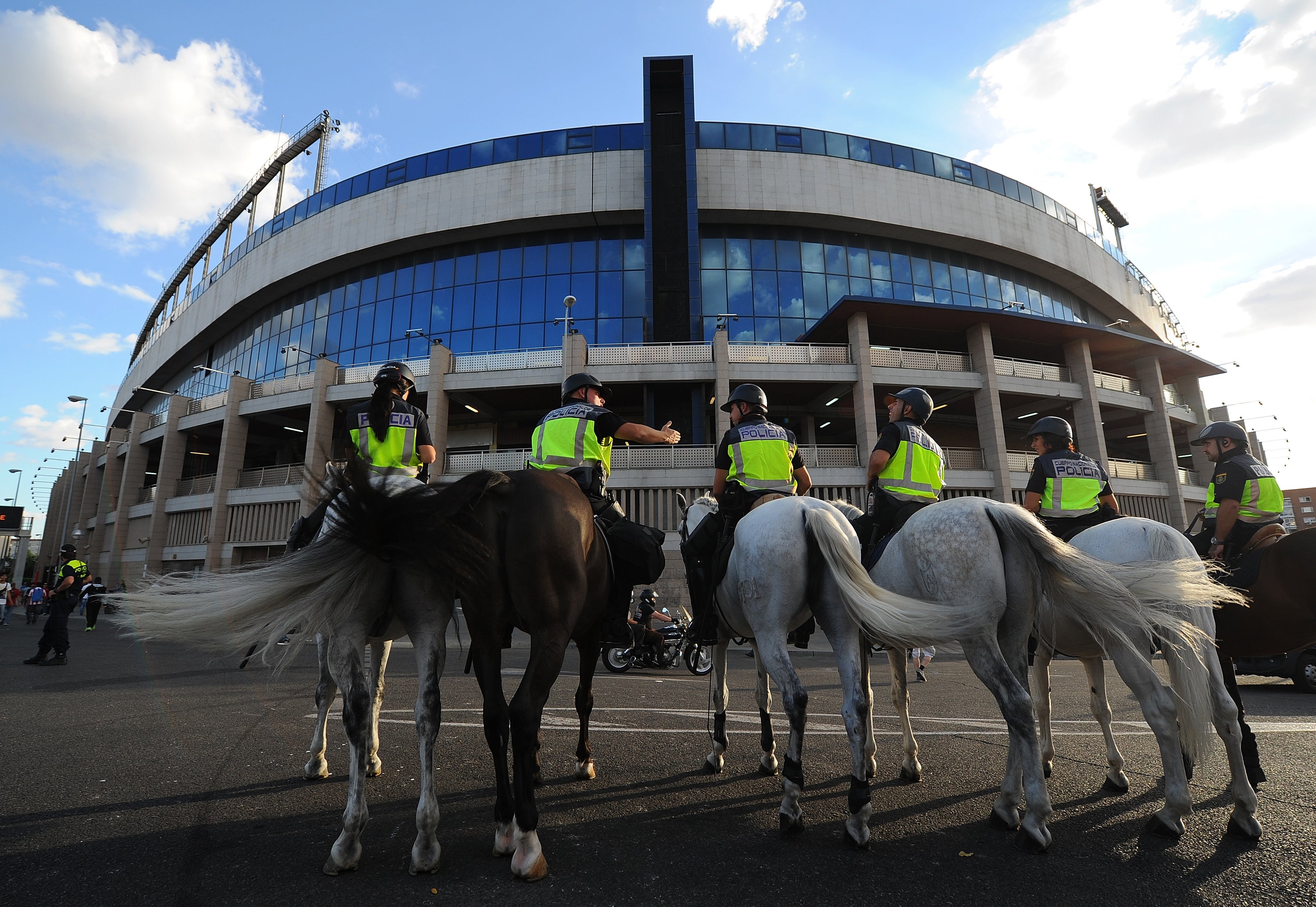 Casi 900 efectivos velarán por la seguridad en el derbi madrileño del Calderón Casi 900 efectivos velarán por la seguridad en el derbi madrileño del Calderón